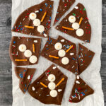 Easy-to-Make Snowman Bark Recipe at www.theaffordablefoodie.com