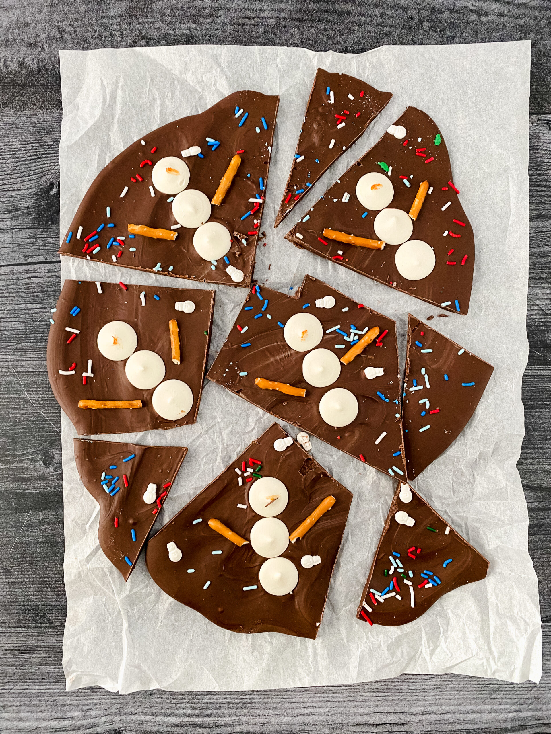 Easy-to-Make Snowman Bark Recipe at www.theaffordablefoodie.com