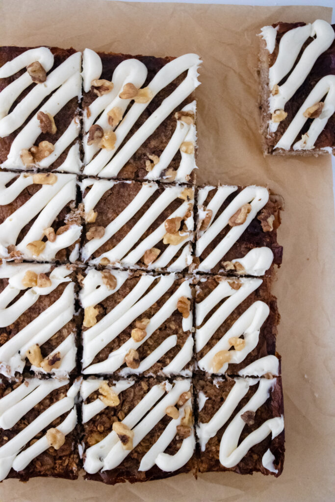 Cinnamon Roll Baked Oatmeal Bars